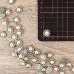 Kamienie dekoracyjne, Kwiat z perłą i cyrkoniami, 40 szt.